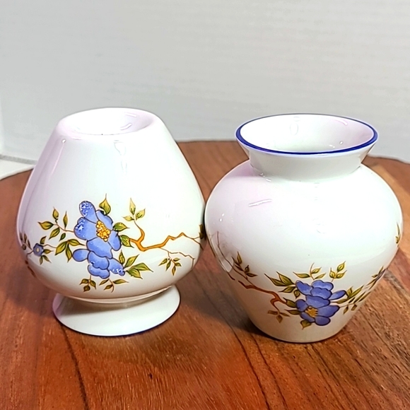 Source Unknown Other - Vintage Colonial Leart Mini Bud Vase with Blue Flowers and Blue Rim,Set of 2